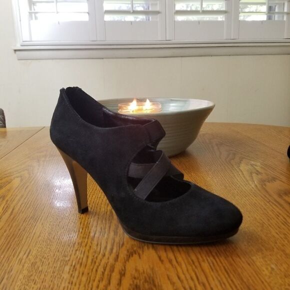 Franco Sarto Black Suede Pumps w/elastic straps - Picture 5 of 6